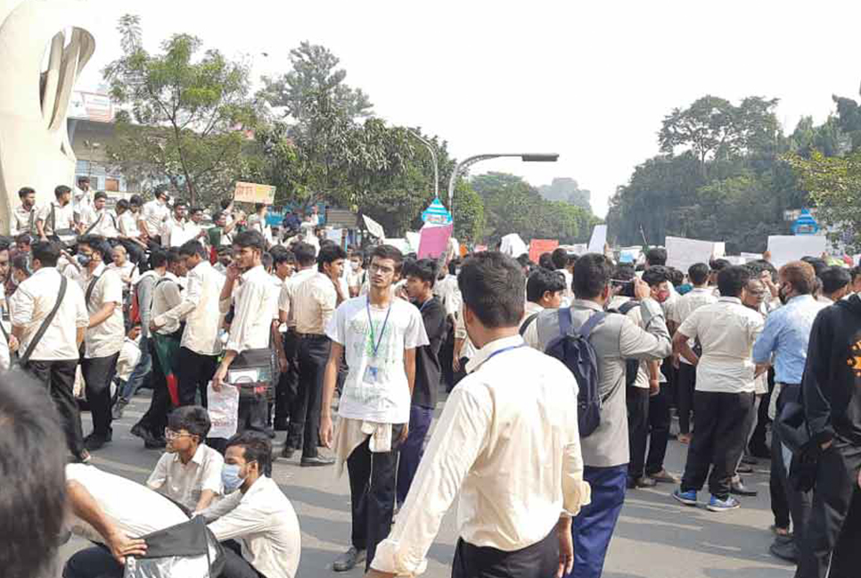 153646_bangladesh_pratidin_Student_demonstration