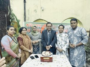 মানবতন্ত্র চর্চা ও কবিদের মর্যাদা প্রতিষ্ঠার দাবি জানিয়েছেন অধ্যাপক ড. মু. নজরুল ইসলাম তামিজী